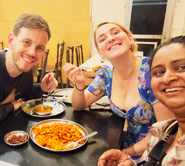 Locals' Favorite Food Tour (Street Food Tour)